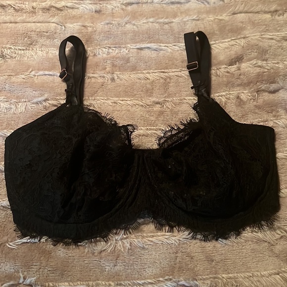 2 VS bras. New without tags - Picture 2 of 4